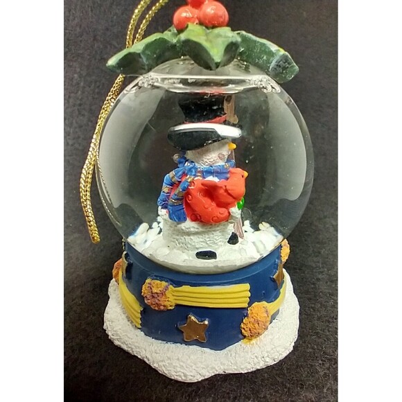 Snow Globe Snowman w/Top Hat Bird Feeder Cardinal In Hand* New In Box * - Picture 4 of 6